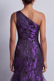 Robe de la mère de la mariée à fronçons sirène violet foncé avec volants