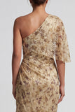 Robe longue fleurie champagne froncée de la mère de la mariée avec cape latérale