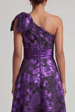 Robe de la mère de la mariée à une épaule Violet foncé haut bas A