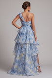 Une épaule robe de la mère de la mariée à volants bleu poussiéreux