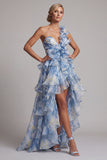 Une épaule robe de la mère de la mariée à volants bleu poussiéreux