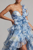 Une épaule robe de la mère de la mariée à volants bleu poussiéreux