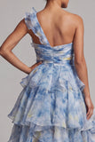 Une épaule robe de la mère de la mariée à volants bleu poussiéreux
