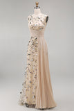 Robe de cérémonie longue abricot à col rond illusion, avec plis, paillettes et appliqués 3D