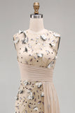 Robe de cérémonie longue abricot à col rond illusion, avec plis, paillettes et appliqués 3D