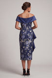 Robe Midi Mother Of the Bride à motifs floraux bleu marine dénudée avec volants