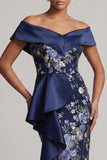 Robe Midi Mother Of the Bride à motifs floraux bleu marine dénudée avec volants