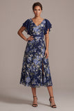 Robe midi midi marin marine à décolleté en V fleurie avec fente