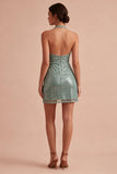 Robe cocktail mini paillettes vert clair à col nu moulant