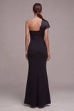 Robe longue cravate noire à une épaule sirène avec un nœud