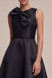 Robe formelle Midi noire à col rond avec un nœud