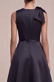 Robe formelle Midi noire à col rond avec un nœud
