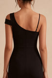 Robe formelle noire courte courte avec une épaule et fente
