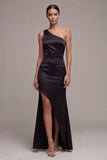 Robe de cérémonie longue sirène noire à une épaule avec fente