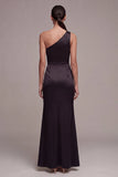 Robe de cérémonie longue sirène noire à une épaule avec fente