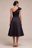 Robe formelle noire à une épaule A Line Midi avec nœud