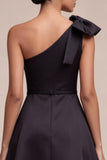 Robe formelle noire à une épaule A Line Midi avec nœud