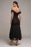 Robe longue formelle noire à épaules dénudées, sirène à fronçons et volants