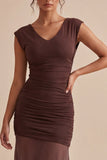 Longue tenue formelle marron à col en V et froncée