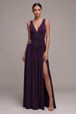 Robe formelle prune A Line à col en V plissé avec strass