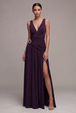 Robe formelle prune A Line à col en V plissé avec strass