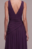 Robe formelle prune A Line à col en V plissé avec strass