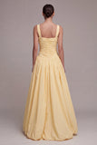 Robe formelle Daffodil à col carré à long trait A avec fente