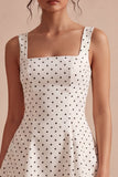 Robe à pois midi à bretelles blanches et noires