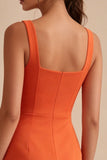 Robe de remise de diplôme orange moulante à col court carré