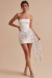 Robe de remise de diplôme blanche courte moulante à perles florales sans bretelles avec ceinture