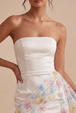 Robe de remise de diplôme blanche courte moulante à perles florales sans bretelles avec ceinture
