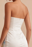Robe de remise de diplôme blanche courte moulante à perles florales sans bretelles avec ceinture