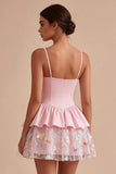 Robe de remise de diplôme courte à bretelles florales fines rose A Line avec volants