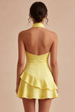Robe de remise de diplôme A Short Daffodil Short Daffold Dos Twins avec volants
