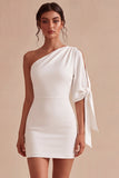 Robe de remise de diplôme blanche courte et moulante à une épaule