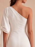 Robe de remise de diplôme blanche courte et moulante à une épaule