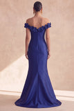 Longue robe formelle en satin satin bleu marine foncé avec des fleurs 3D