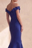Longue robe formelle en satin satin bleu marine foncé avec des fleurs 3D