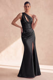 Robe longue de cérémonie longue en satin noire à une épaule en forme de sirène froncée