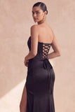 Corset sans cercles en satin noir avec une longue robe formelle en sirène avec fente
