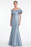Robe longue de la mère de la mariée en satin bleu bleu poussiéreux avec une fleur 3D
