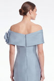Robe longue de la mère de la mariée en satin bleu bleu poussiéreux avec une fleur 3D