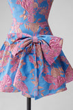 Robe courte de retour à la maison en lettres bleu Jacquard bleu bustier à volants en ligne A avec ruban nœud