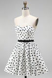 Robe de rentrée courte blanche à pois en ligne A avec ceinture à nœud