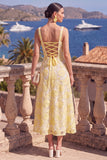 Robe midi midi verte à col carré à perles avec dentelle dans le dos