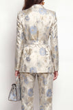 Fleurs gris-bleu, costumes double boutonnage en satin à revers pointu en satin avec ceinture