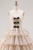 Robe de balaise à étages en chiffon à pois noirs abricot avec nœud