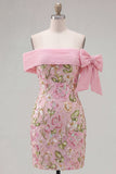 Robe de rentrée à la maison rose bodycon, épaule dénudée, florales avec des sequins