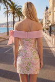 Robe de rentrée à la maison rose bodycon, épaule dénudée, florales avec des sequins