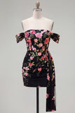 Robe noire bodycon, moulante à fleurs de fin d’année, avec une écharpe